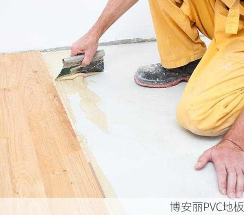 PVC地板刷胶后最佳粘贴时间解析